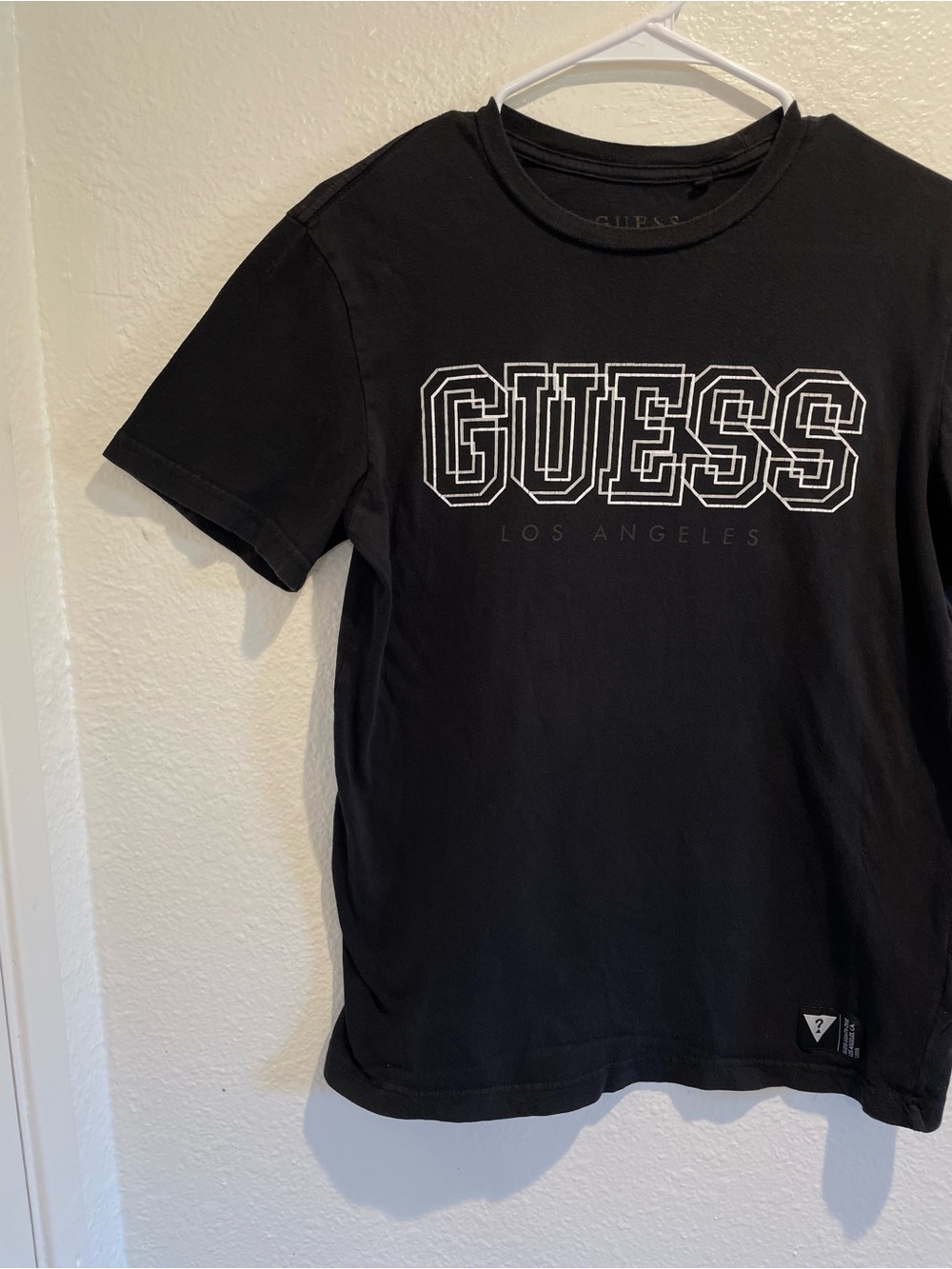 GUESS Los Angeles Mens Small T Shirt Black White Outline Graphic Logo Tee - Picture 2 of 7